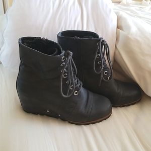 Hidden heeled boots